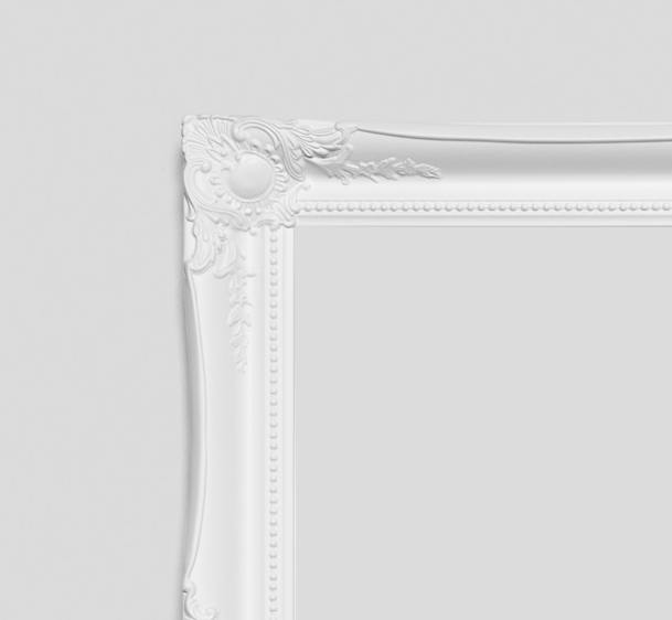 Empty Contessa Frame White
