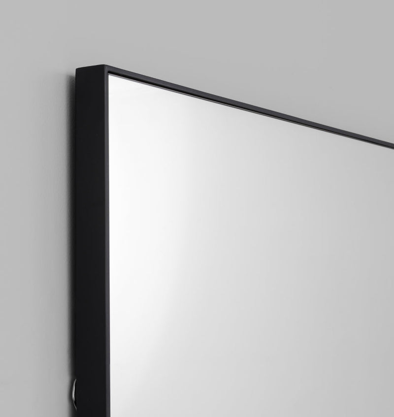 Errol Leaner Black Detail | Print Decor