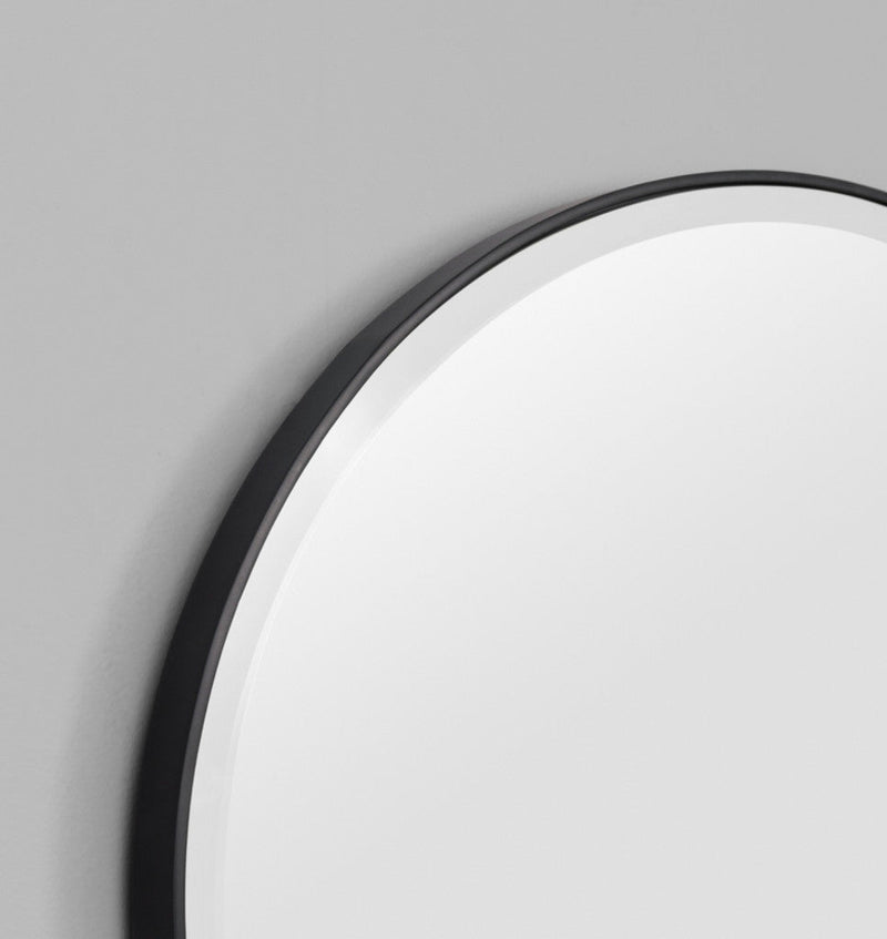 Lolita Oval | Black 135 x 90 cm