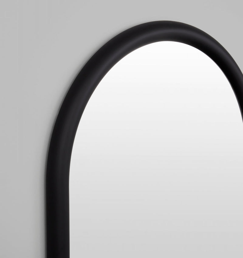 May Oval Black 85 x 145 cm