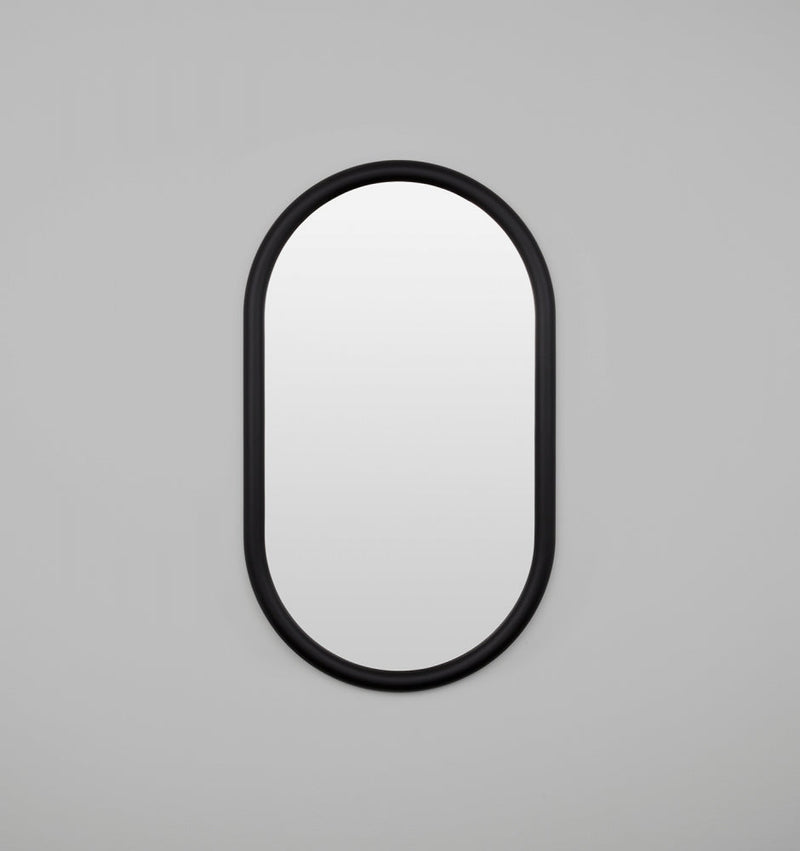 May Oval Black 85 x 145 cm