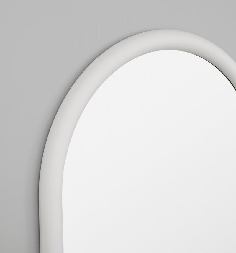 May Oval Bright White 85 x 145 cm